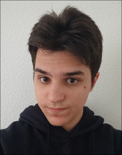 minimal selfie that highlights my eyes